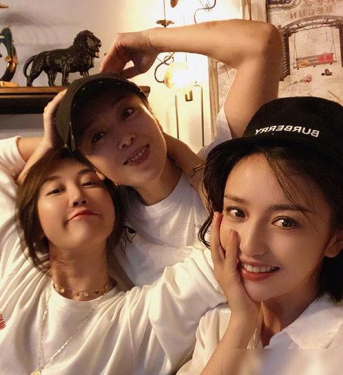 恋情爆料视频大全最新版,最新版揭秘明星甜蜜瞬间  第1张